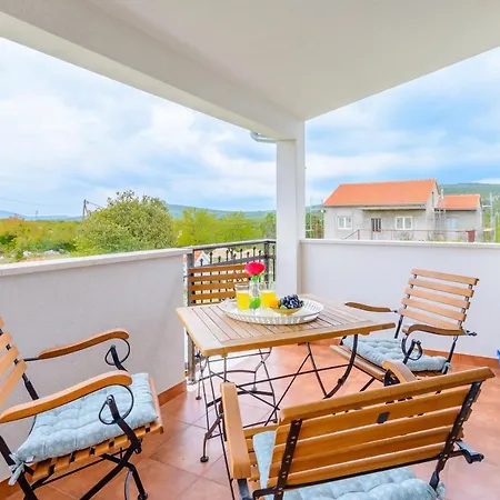 Daisy Villa *