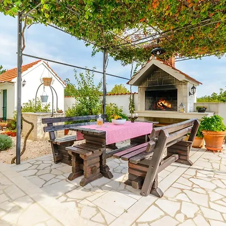 Daisy Villa
